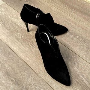 White House Black Market ladies shoe